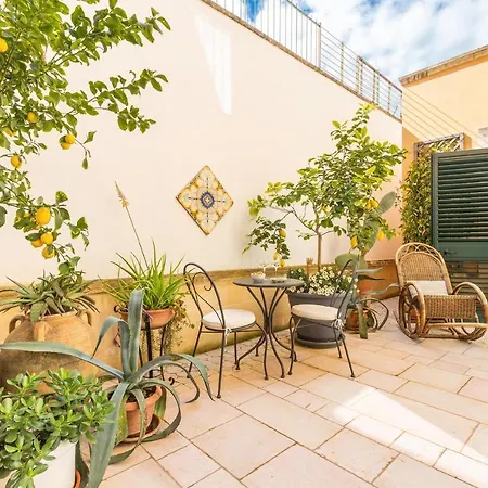 Dimora Le Tre Muse Bed & Breakfast 2*