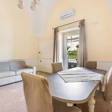 Dimora Le Tre Muse Bed & Breakfast 2*