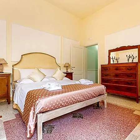 Dimoraletremuse Charming In Bed & Breakfast 4*
